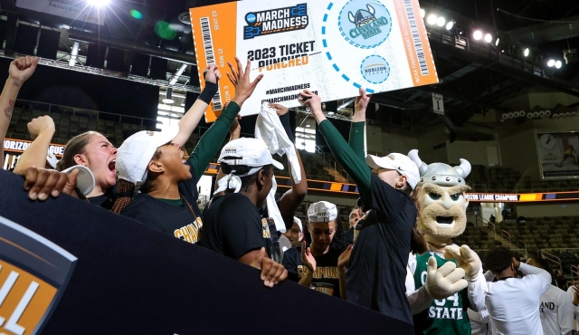 Women's B-ball Vikings off to the Big Dance