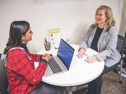 Advisor sitting with student